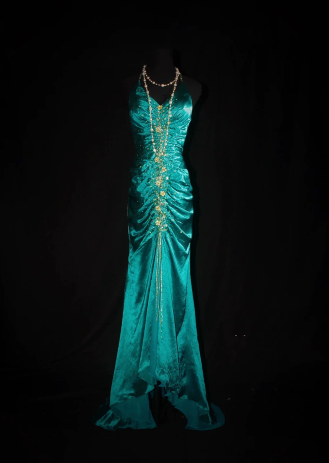 Vintage Emerald Green Halter V Neck Satin Beaded Appliques Mermaid Long Wedding Guest Dress Formal party Dress Birthday Prom Dress