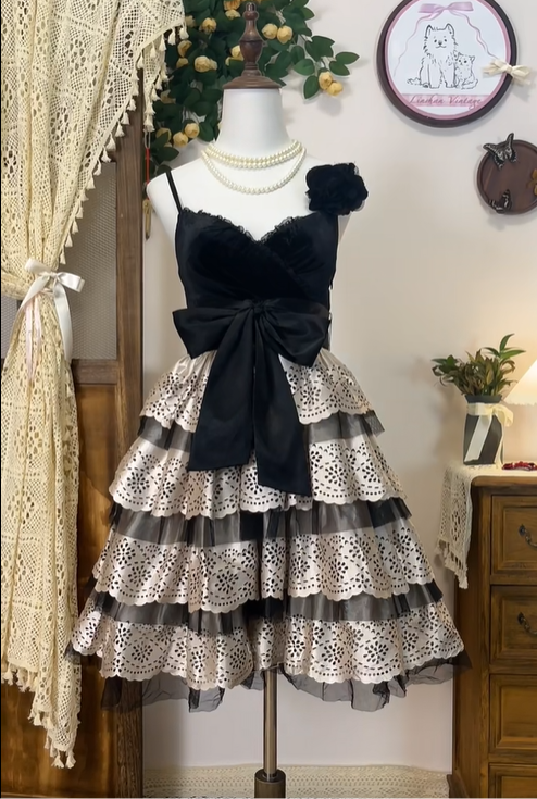 Vintage Spaghetti Straps A Line Homecoming Dress Mini Prom Dress With Bow