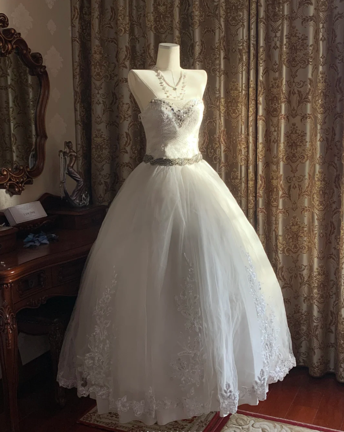 Pretty White Strapless Tulle Beaded Appliques Long Wedding Dress Bridal Dress
