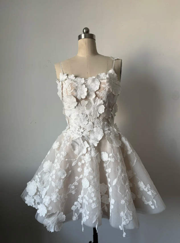 Pretty Spaghetti Straps White Tulle Appliques A Line Homecoming Dress Short 18th Birthday Outfits