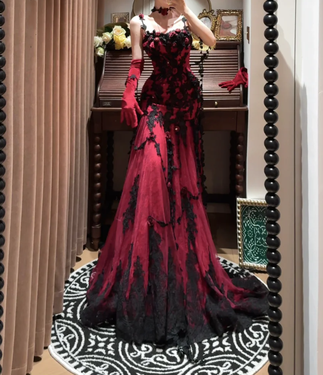 Charming Spaghetti Straps Burgundy Lace Appliques Beaded Mermaid Long Party Dress Evening Dress With Flowers