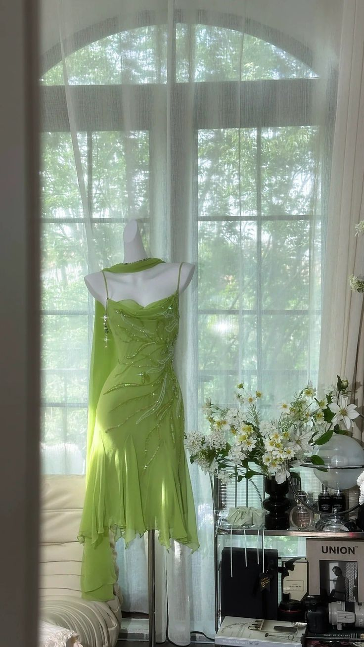 Elegant Spaghetti Straps Green Chiffon Beaded Short Party Dress Formal Homecoming Dress