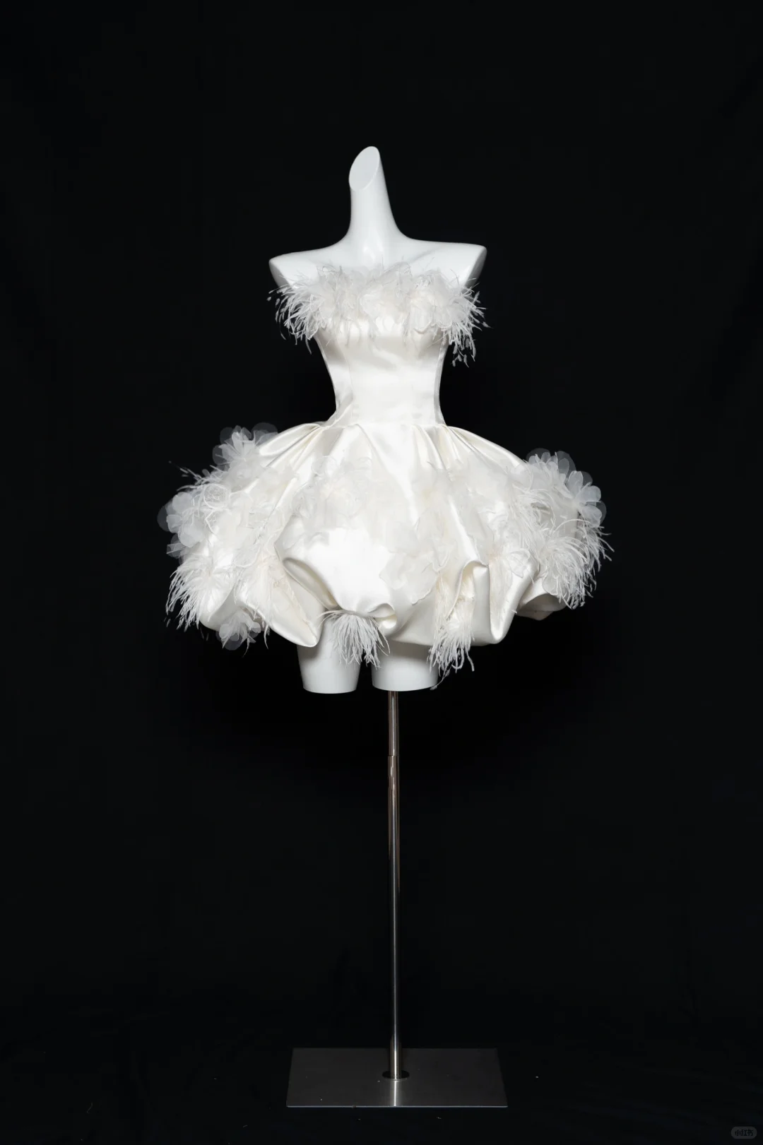 Sweet White Satin Lace Appliques Strapless A Line 18th Birthday Outfits Homecoming Dress