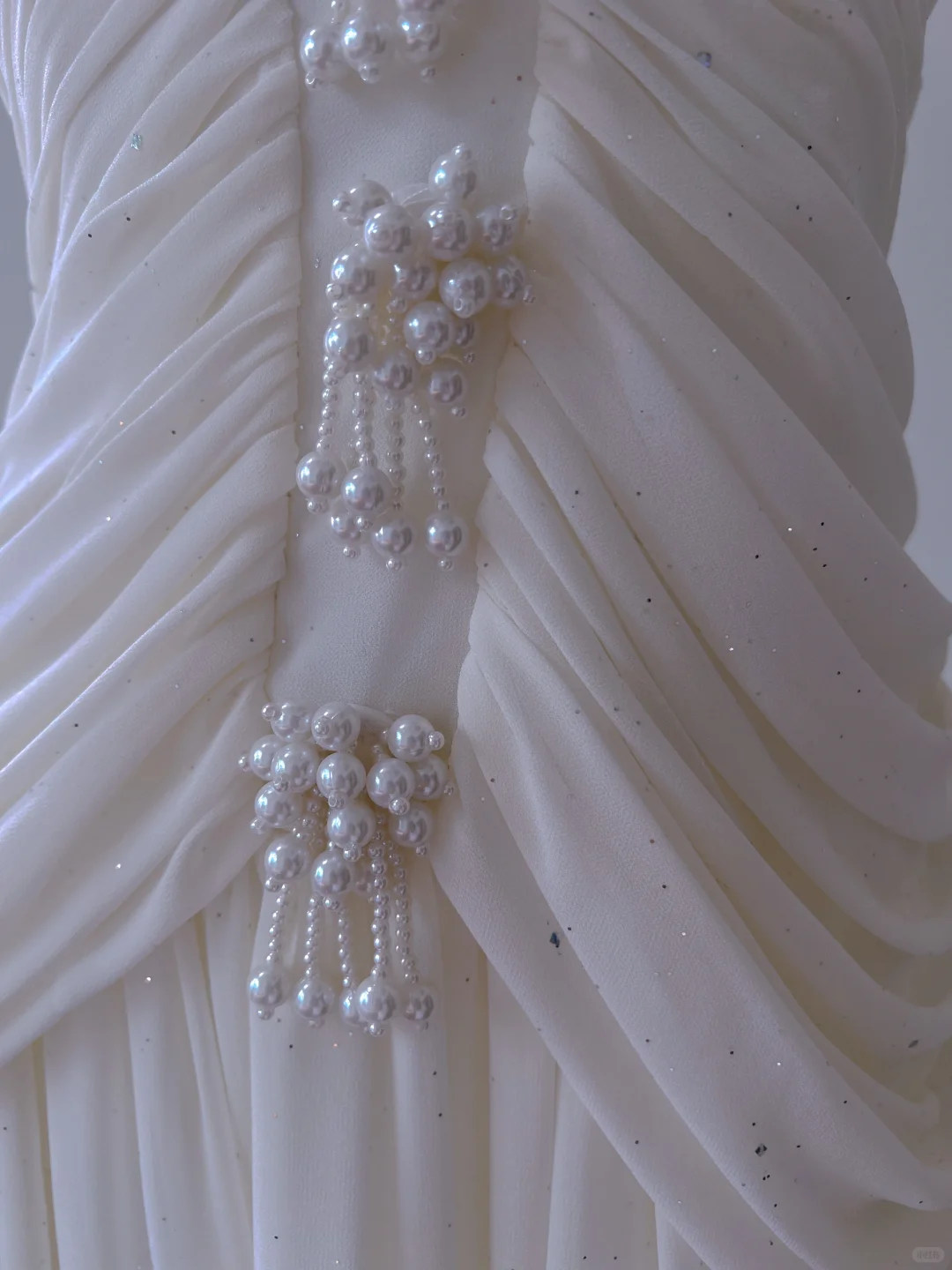 Elegant Chiffon Pleated Sleeveless Birthday Party Dress White Vacation Dress With Pearls