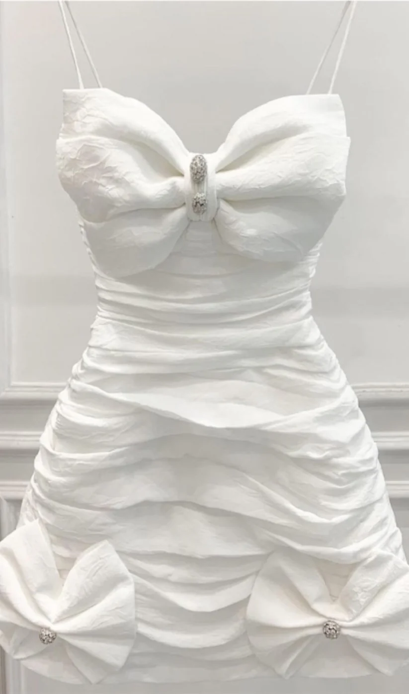 Elegant Spaghetti Straps White Satin Pleated Sheath Short 19th Birthday Outfits Homecoming Dress With Bow