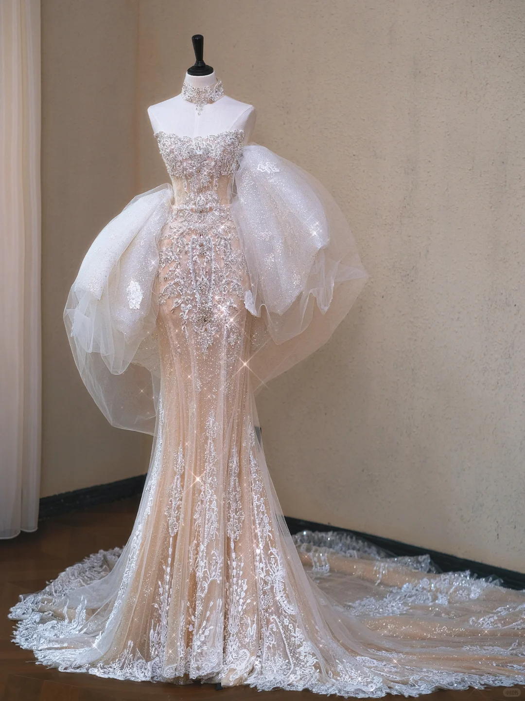 Classy Champagne Strapless Tulle Lace Appliques Mermaid Long Wedding Dress Bridal Dress
