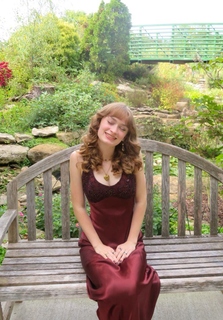 Retro Elegant Burgundy Slim Halter Collar Satin Long Prom Dress Evening Dress