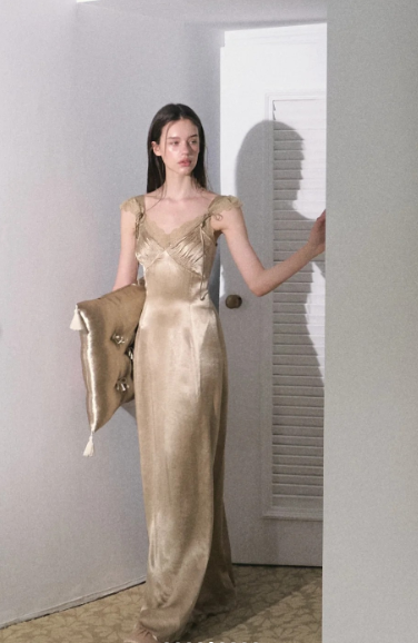 Elegant Champagne Gold Fitted Deep V Halter Satin Long Prom Dress Evening Dress