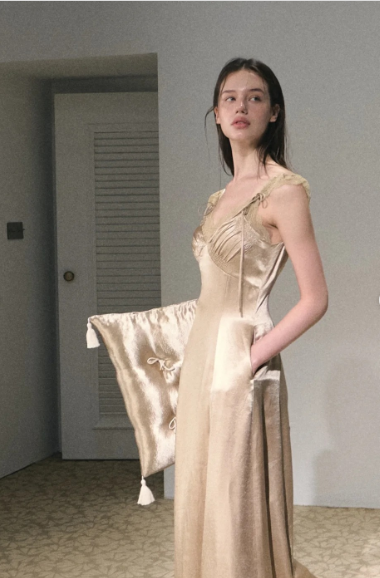 Elegant Champagne Gold Fitted Deep V Halter Satin Long Prom Dress Evening Dress