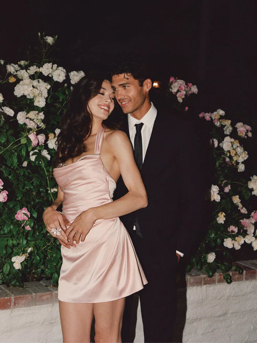 Elegant Pink Halterneck Satin Pleated Hip-hugging 17th Birthday Homecoming Dress