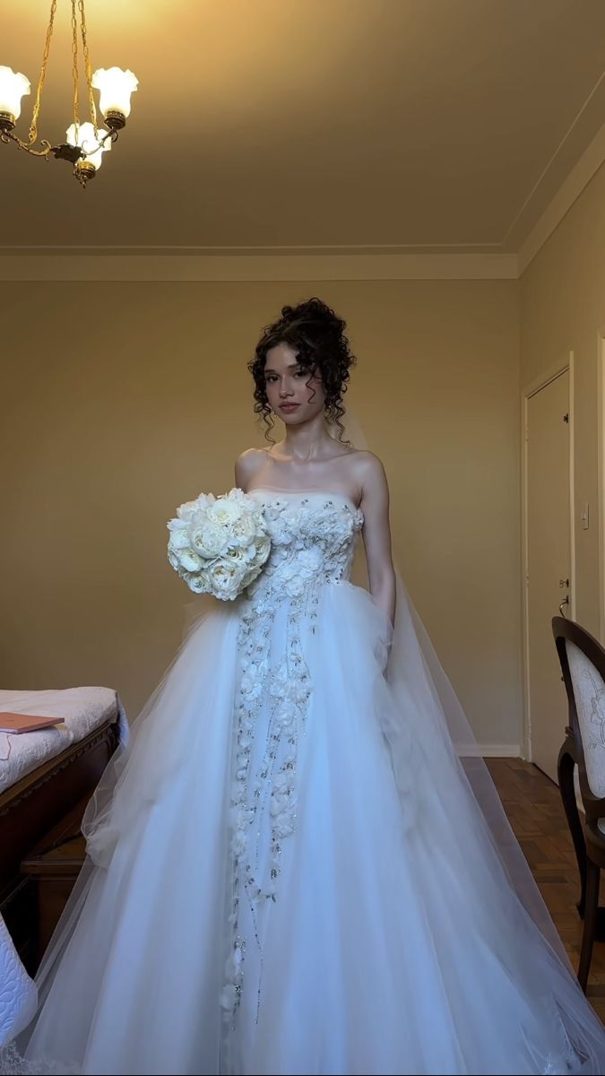 Gorgeous White Strapless 3D Floral Tulle Ball Gown Wedding Dress