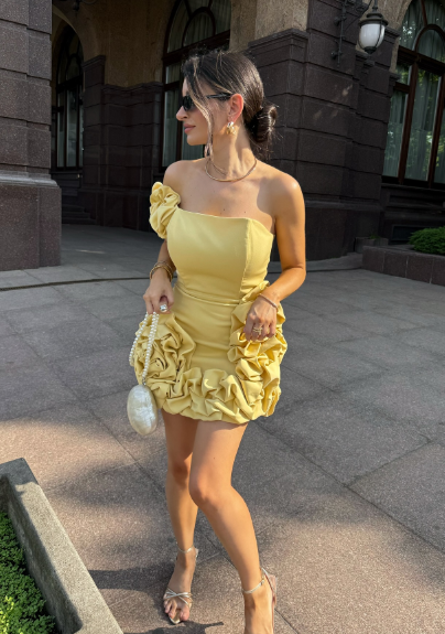 Elegant Yellow One-shoulder Flower Bud Pleated Waist 17th Birthday Homecoming Dress