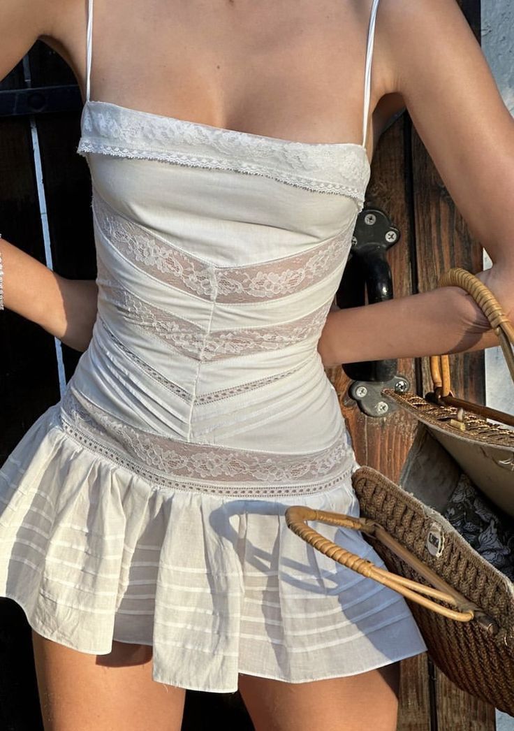 Sweet White Spaghetti Strap Lace Patchwork Waist Mini Birthday Party Homecoming Dress