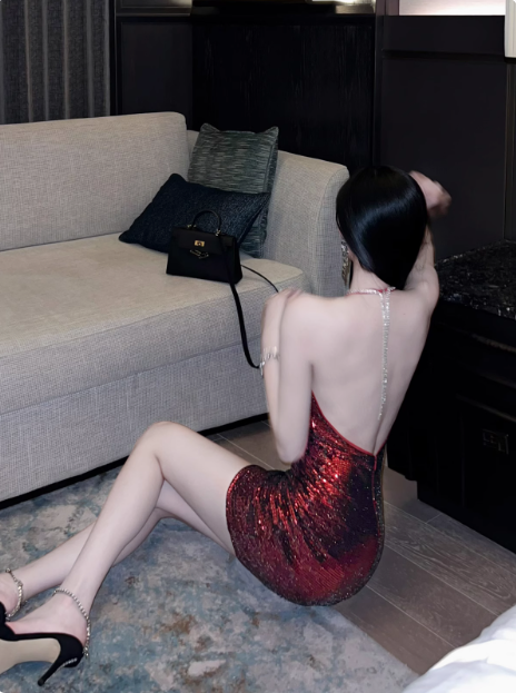 Sexy Halterneck Hip-hugging Sparkly Backless Homecoming Dress