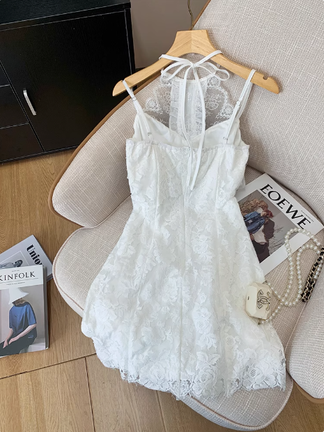 Cute Lace Sleeveless Halter Neck 17th Birthday Homecoming Dress