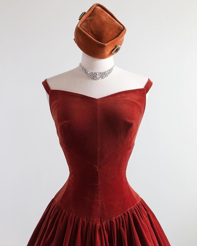 Vintage Elegant Wine Red Velvet Waist A-line 17th Birthday Homecoming Dress