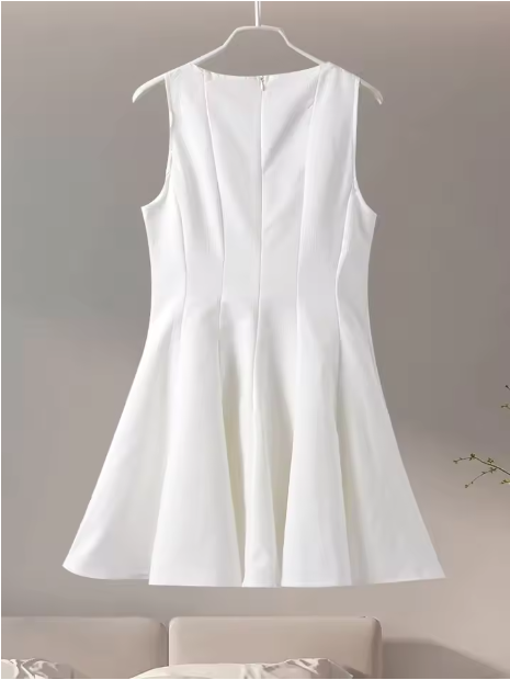 Sweet White Sleeveless Waisted 17th Birthday Homecoming Dress