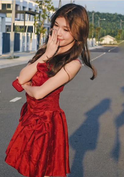 Beautiful Bow Burgundy Satin Suspender 17th Birthday Homecoming Dress