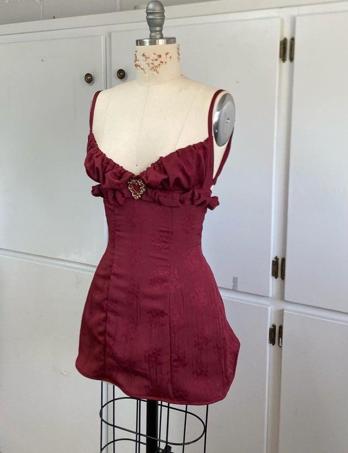 Vintage Burguny Dark Pattern V-neck Slim Birthday Dress Homecoming Dress