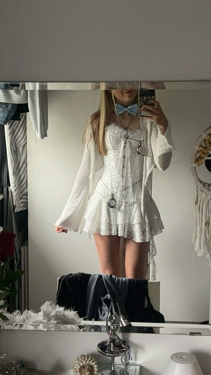 Sweet White Strapless Feather Embellished Lace Mini 16th Birthday Homecoming Dress