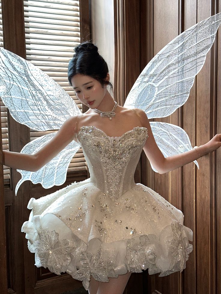 Dreamy Silver-white Sweetheart Neckline Sparkling Rhinestone Puffy 16th Birthday Homecoming Dress