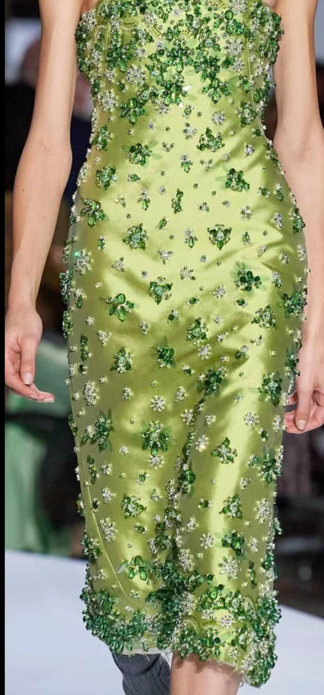 Luxurious Avocado Green Slim-Fit Spaghetti Strap Crystal Satin Prom Dress Evening Dress