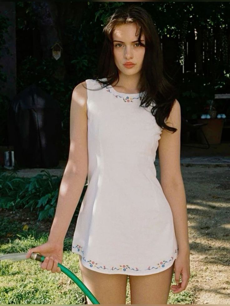 Fresh And Sweet White Round Neck Embroidered 17th Birthday Homecoming Dress