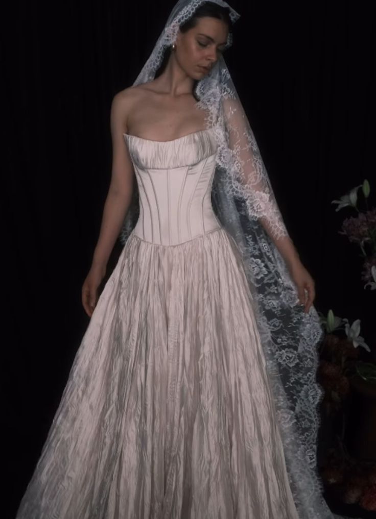 Vintage Elegant Off-White Strapless Boned Satin Long Wedding Dress