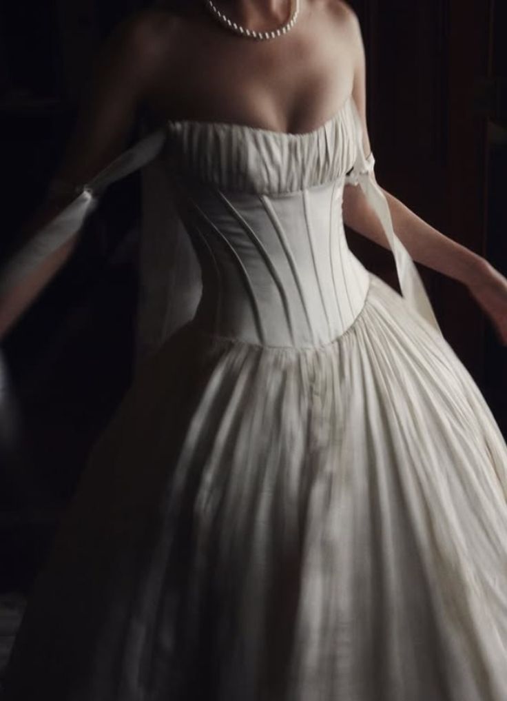Vintage Elegant Off-White Strapless Boned Satin Long Wedding Dress