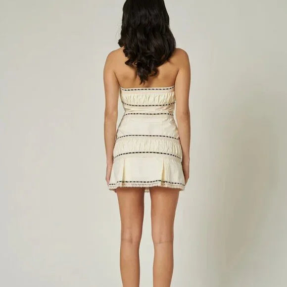 Sweet Off-white Halter Neck Bow Slim Fit 17th Birthday Homecoming Dress