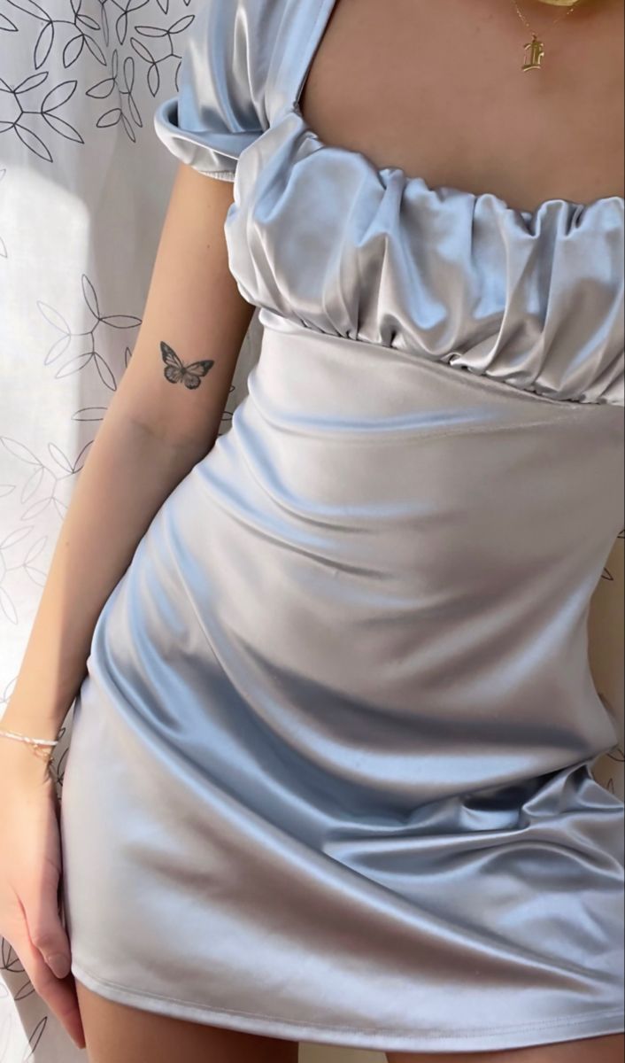 Elegant Silver-gray Puff Short-sleeved Pleated Slim-fit Satin Birthday Party Homecoming Dress