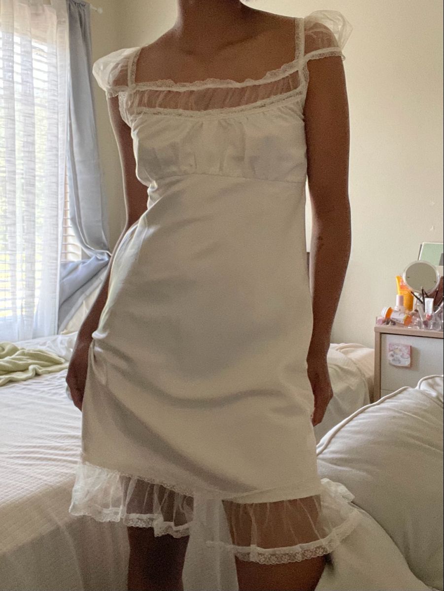 Sweet White Lace Satin 17th Birthday Homecoming Dress