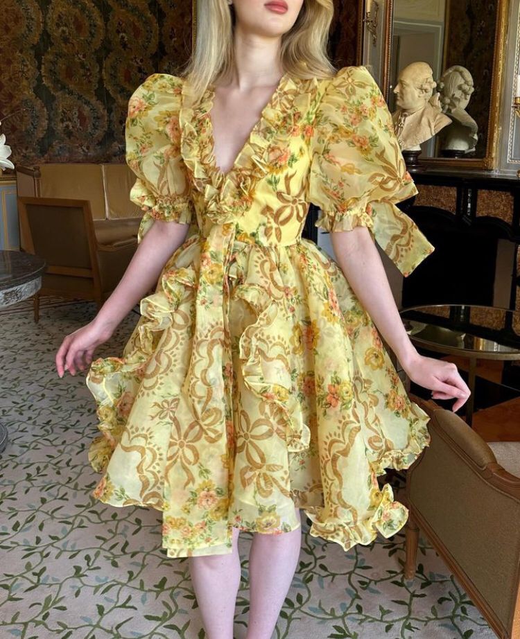 Gorgeous Retro Yellow Floral V-neck Ruffled Puff Sleeve Waist A-line 17th Birthday Homecoming Dress