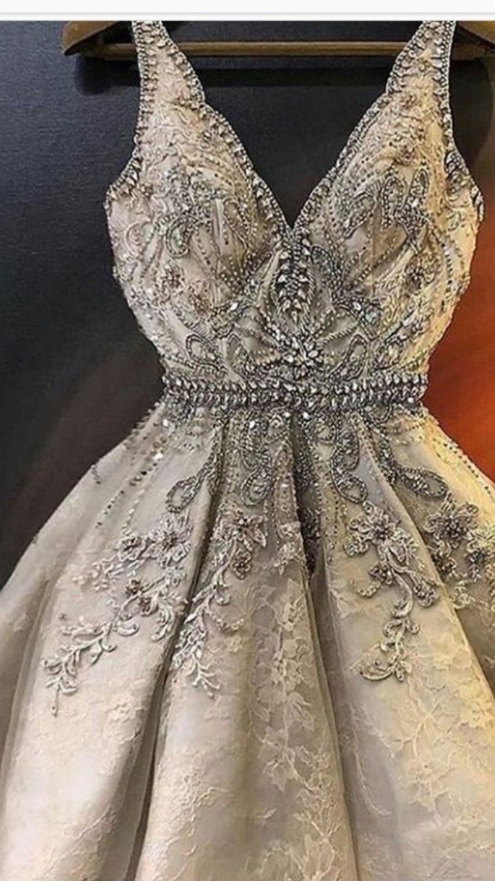 Gorgeous And Elegant Silver-gray V-neck Rhinestone Lace Embroidery A-line Birthday Party Homecoming Dress