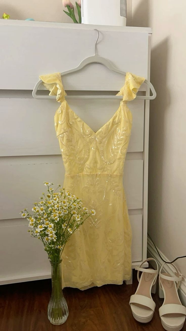 Elegant Light Yellow V-neck Ruffled Sequined Waist Backless 17th Birthday Dress Homecoming Dress