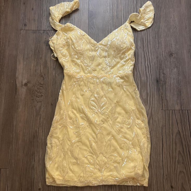 Elegant Light Yellow V-neck Ruffled Sequined Waist Backless 17th Birthday Dress Homecoming Dress