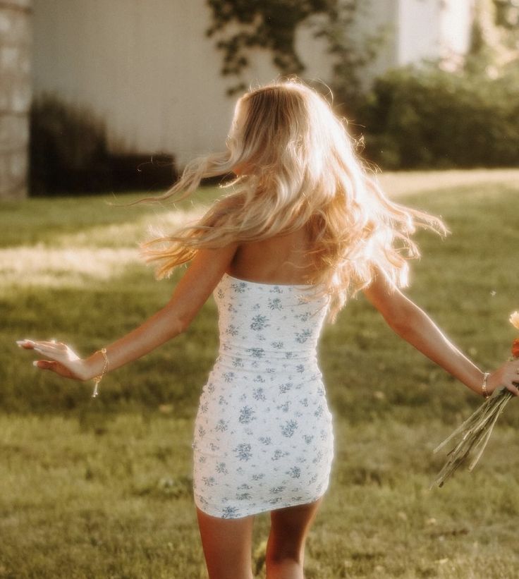 Sweet White And Blue Floral Tube Top Slim Hip 17th Birthday Homecoming Dress