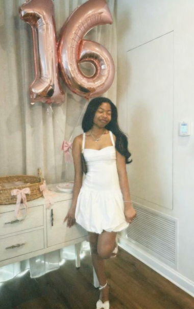 Sweet White Suspender Slim Bud 16th Birthday Homecoming Dress