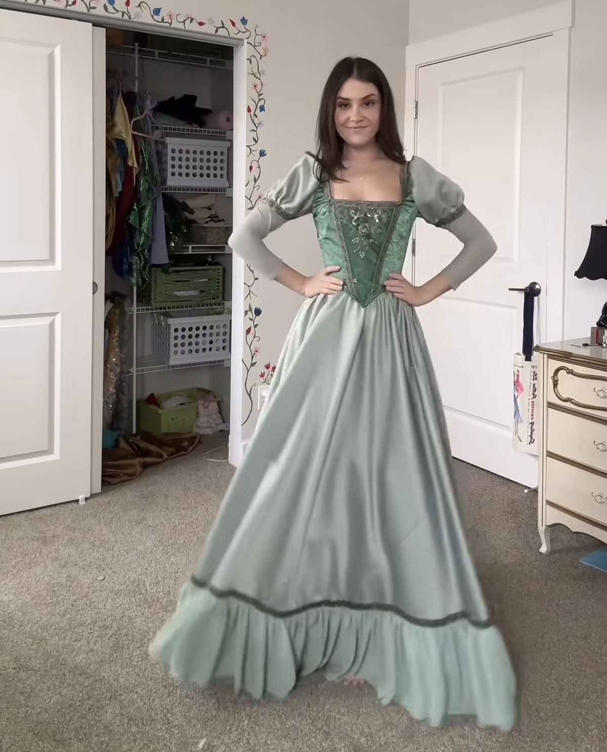 Vintage Court Bean Green Square Neck A-Line Puff Sleeve Embroidered Satin Long Prom Dress Evening Dress