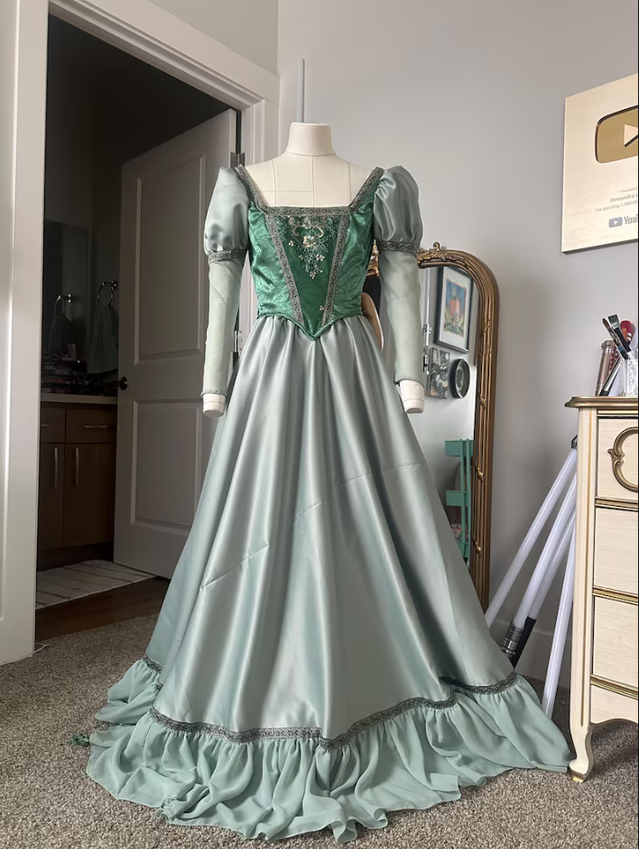 Vintage Court Bean Green Square Neck A-Line Puff Sleeve Embroidered Satin Long Prom Dress Evening Dress