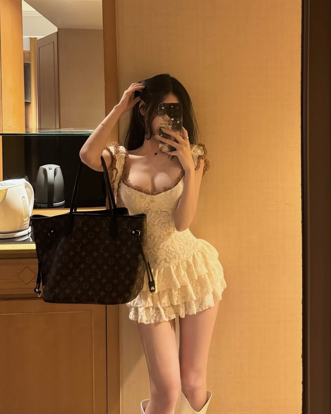 Sweet Off-white Square Neck Lace Flying Sleeves Tiered Birthday Skirt Homecoming Dress