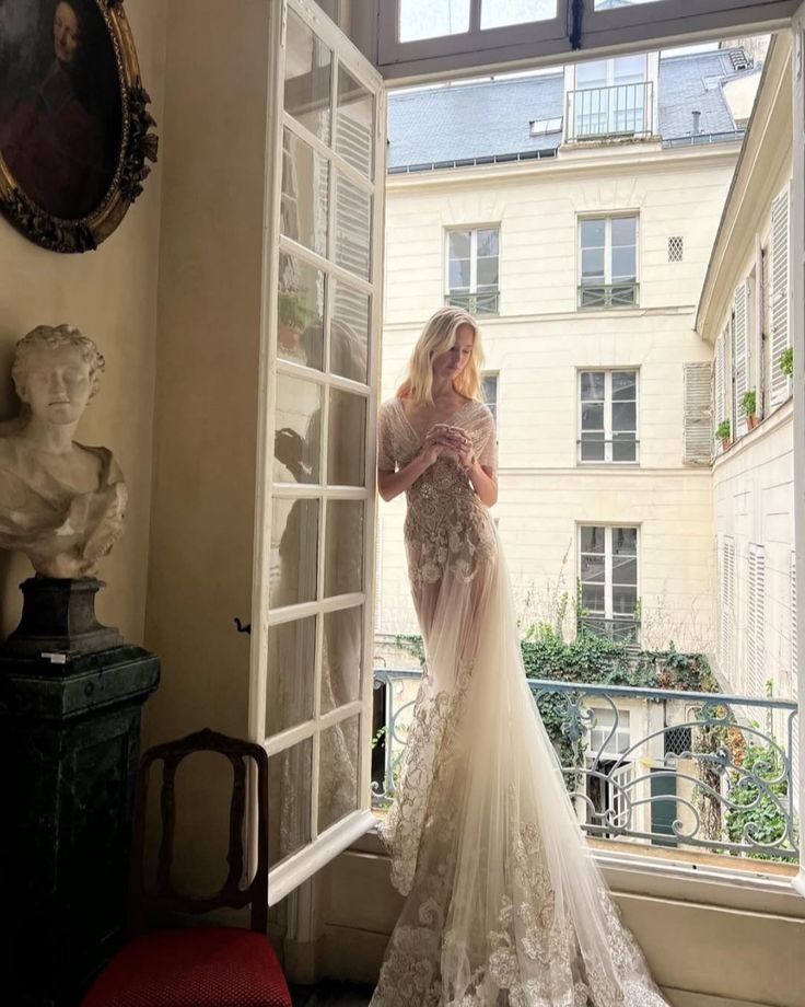 Luxury Palace Nude Pink Mermaid Trailing V-Neck Lace Tulle Prom Dress Evening Dress
