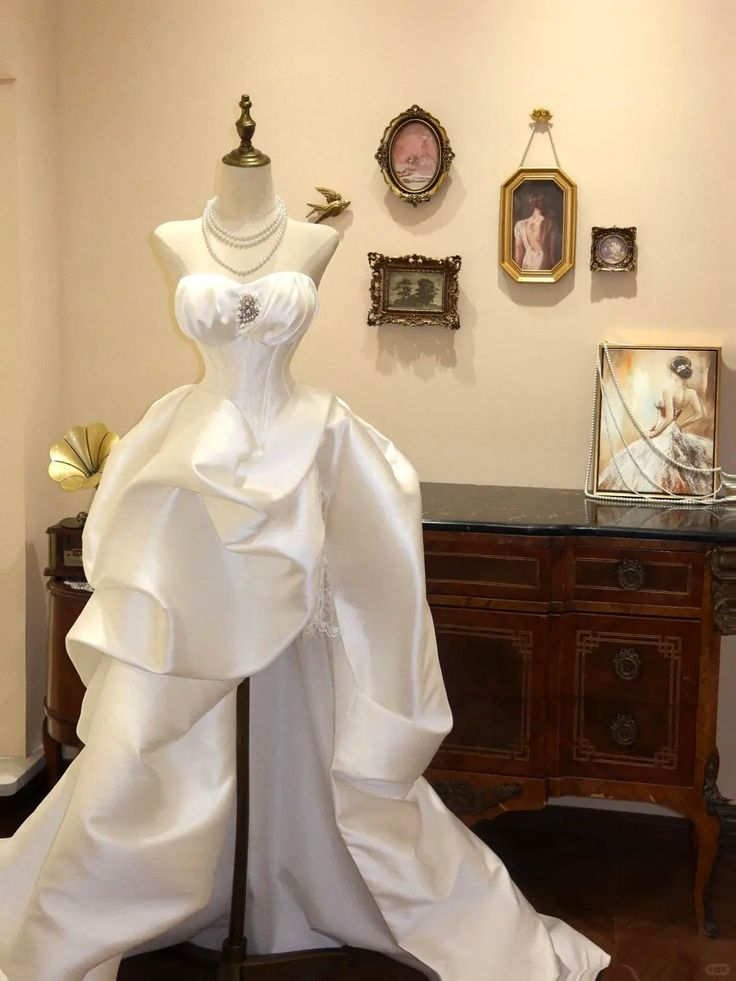 Classy White Strapless Satin Pleated Wedding Dress