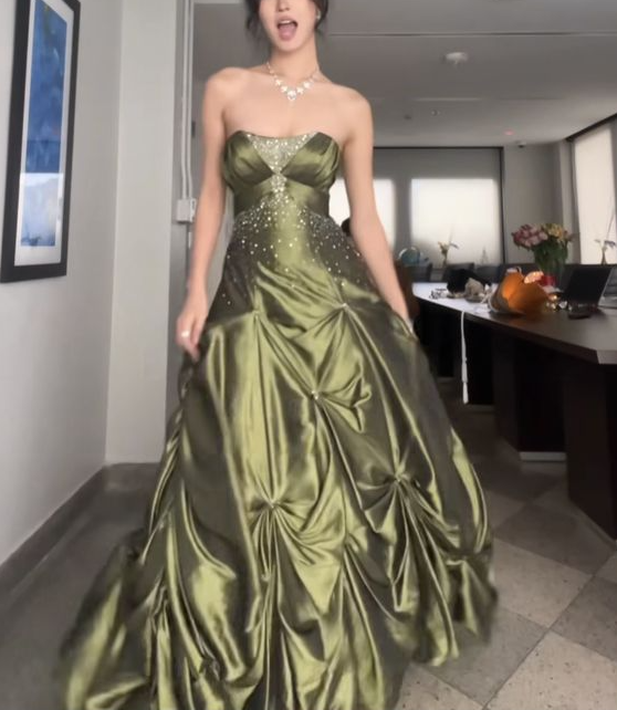 Long Green Satin Sleeveless Party Dress Formal Gown