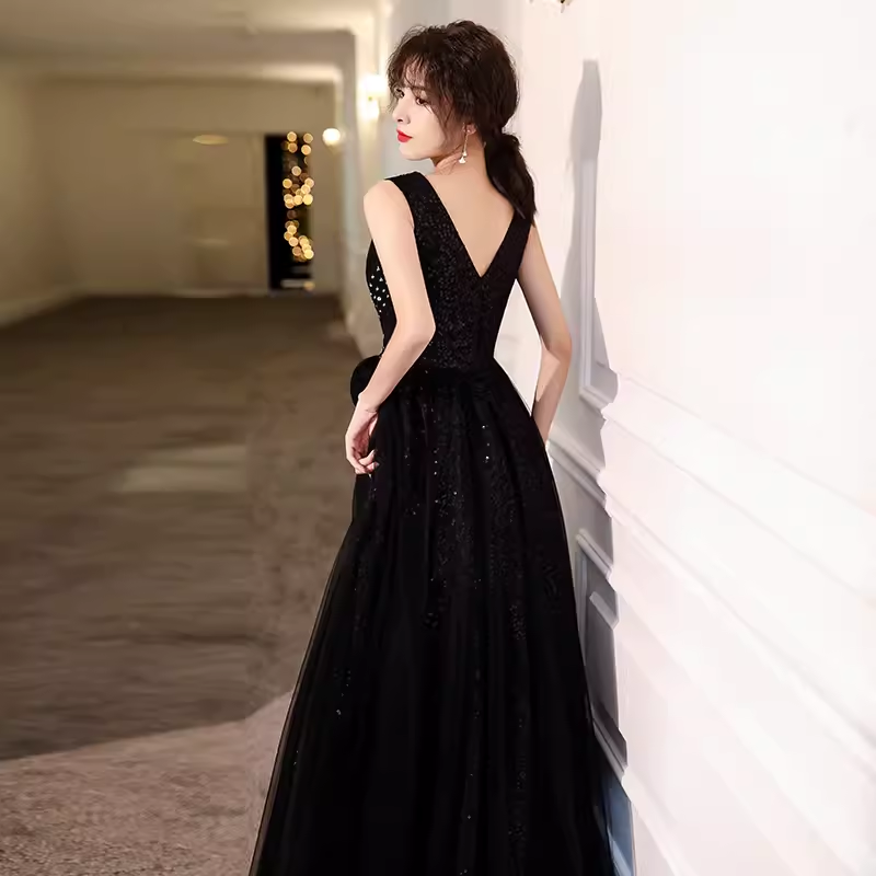 Lovely A line V Neckline Black Tulle Long Prom Dress