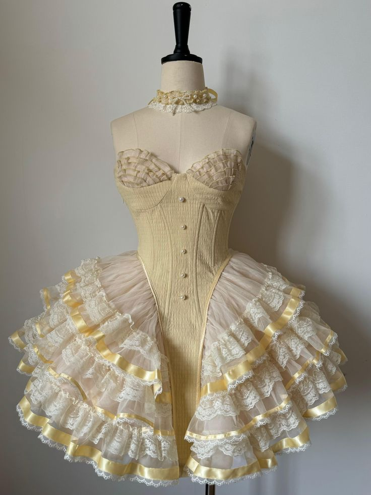 Sweet Yellow Sweetheart Neck Lace Layered A Short Party Dress 18th Birthday Outfits