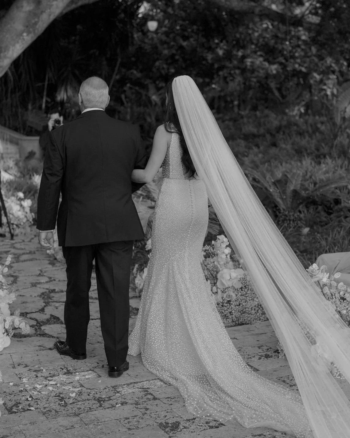 Single-Layer Cut Edge Bridal Veil Extra Wide Soft Tulle Top Gather Add a Metal Comb in White , Off-White , Ivory ,Champagne