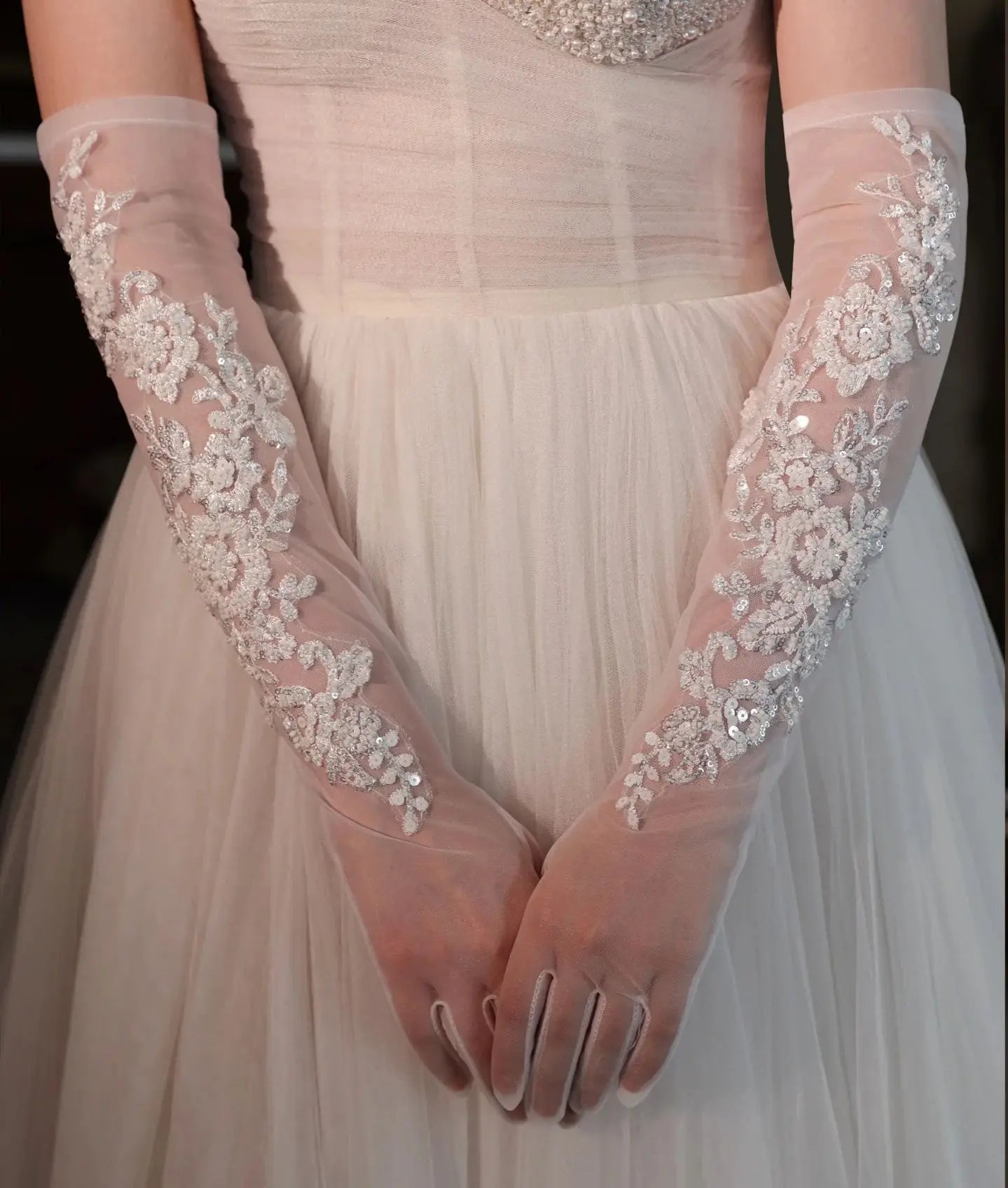 Long Bridal Gloves Vintage Flower Pearls Wristband Wedding Glove For Women Girl Party Evening Dress Jewelry Bride Accessories m