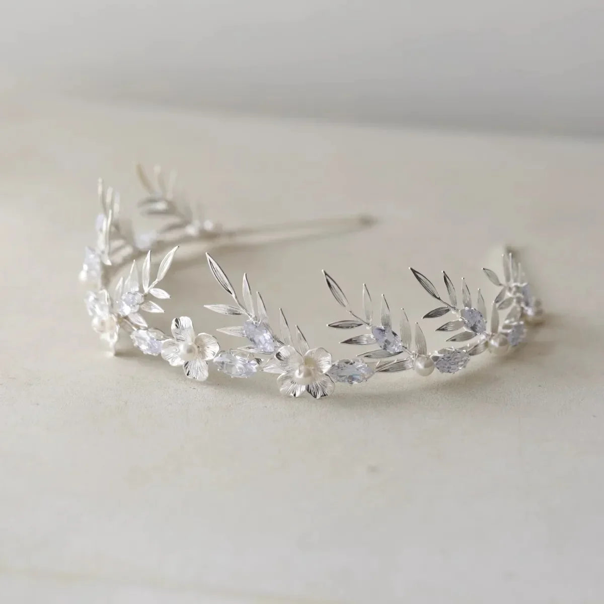 Bridal Hair Jewelry Pearl Crystal Tiara Headband Leaf Flower Headpiece For Brides Silver Color Headdress Wedding Accessories
