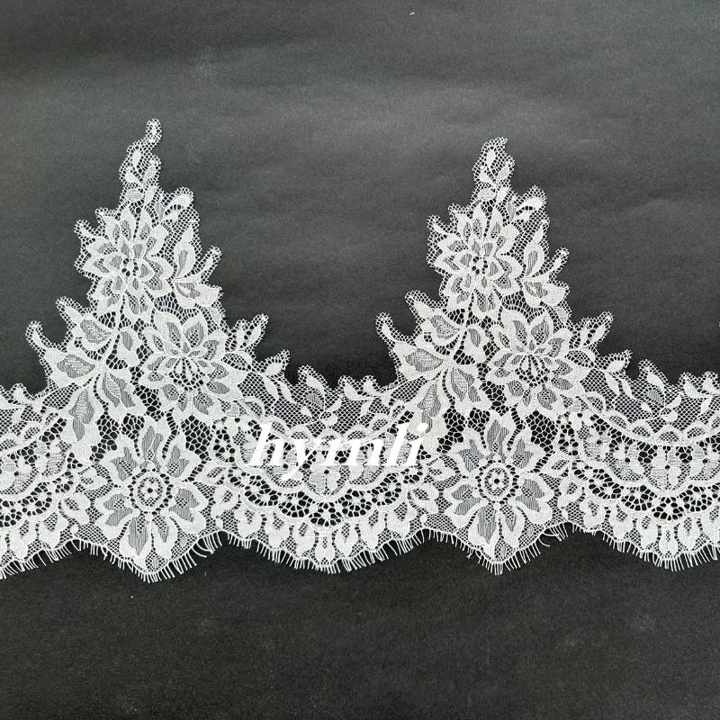 Chapel / Cathedral Wedding Veil Lace Trim Bridal Veil 2 Tires Tulle Long Veil Metal Comb